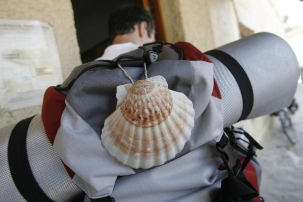 Erromes baten motxila eta maskorra